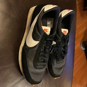 Nike shoes size 9.5. Excellent lightly worn condition. See pics for more details